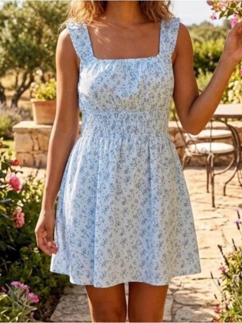 Uniqlo cotton gathered mini dress in light blue with a ditsy floral print L
